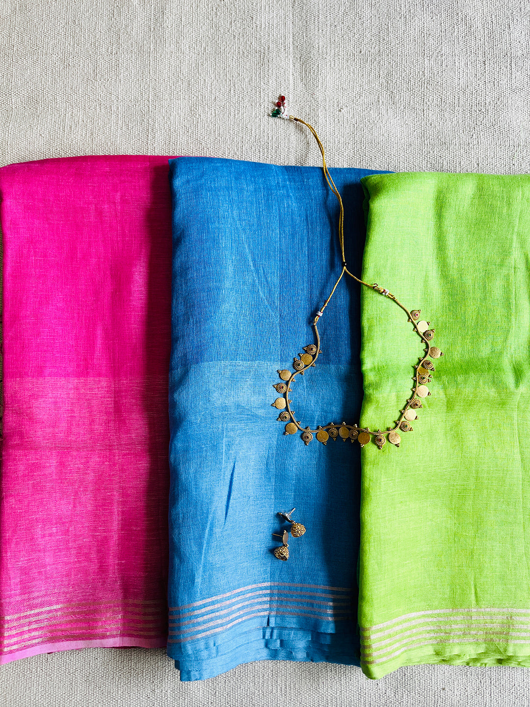 "DRAPED IN MAGNIFICENCE"  HANDWOVEN OMBRE GREEN LINEN SAREE