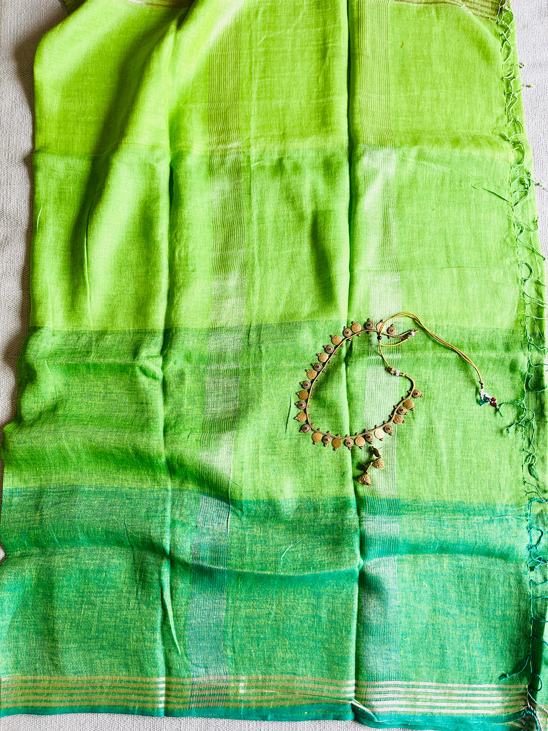 "DRAPED IN MAGNIFICENCE"  HANDWOVEN OMBRE GREEN LINEN SAREE