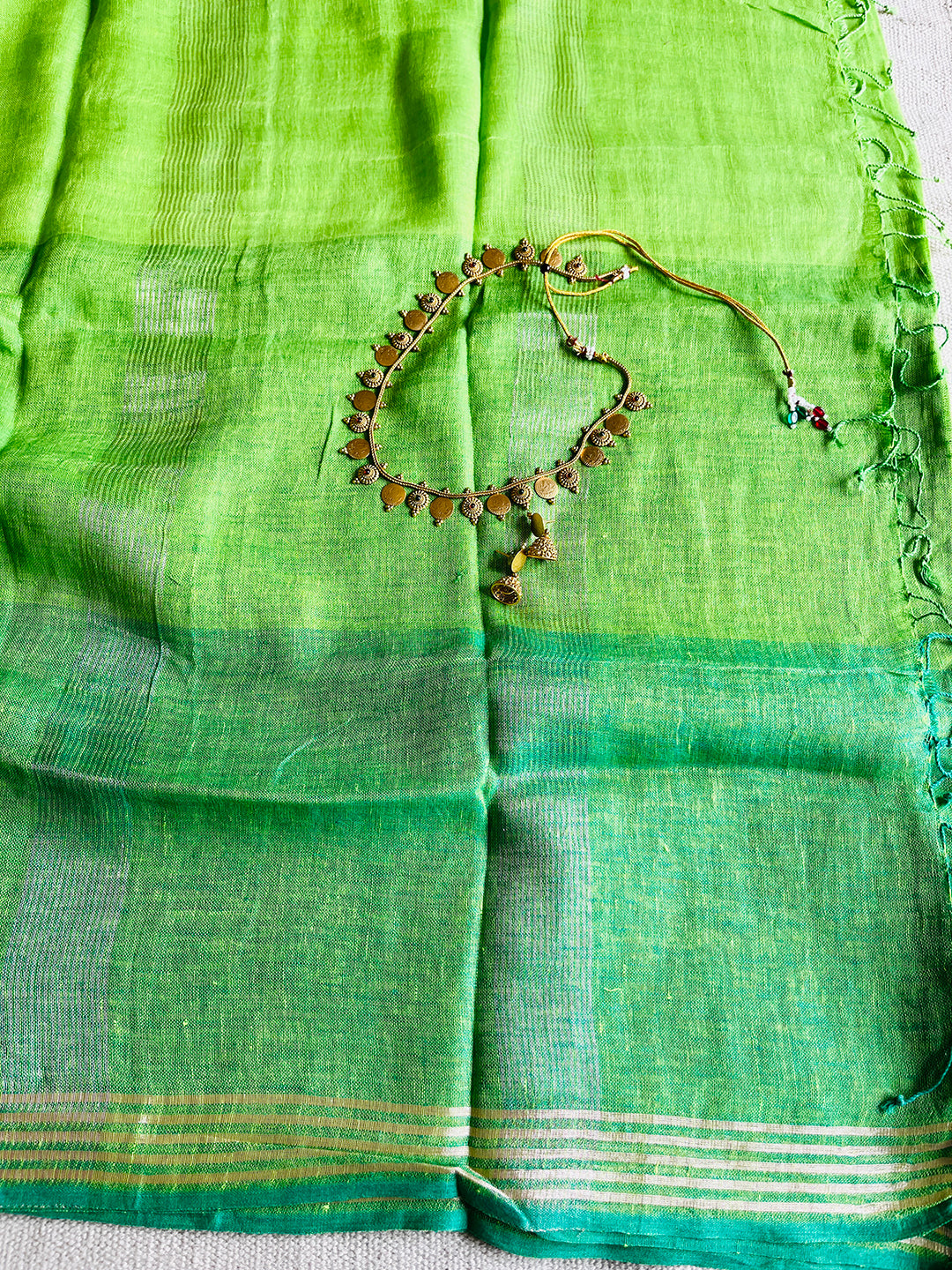 "DRAPED IN MAGNIFICENCE"  HANDWOVEN OMBRE GREEN LINEN SAREE