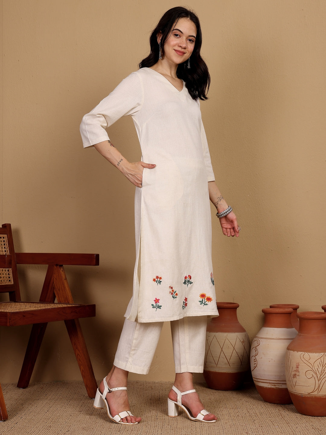 "MUST HAVE SUMMER OUTFIT" floral embroidered Kurta (Natural)