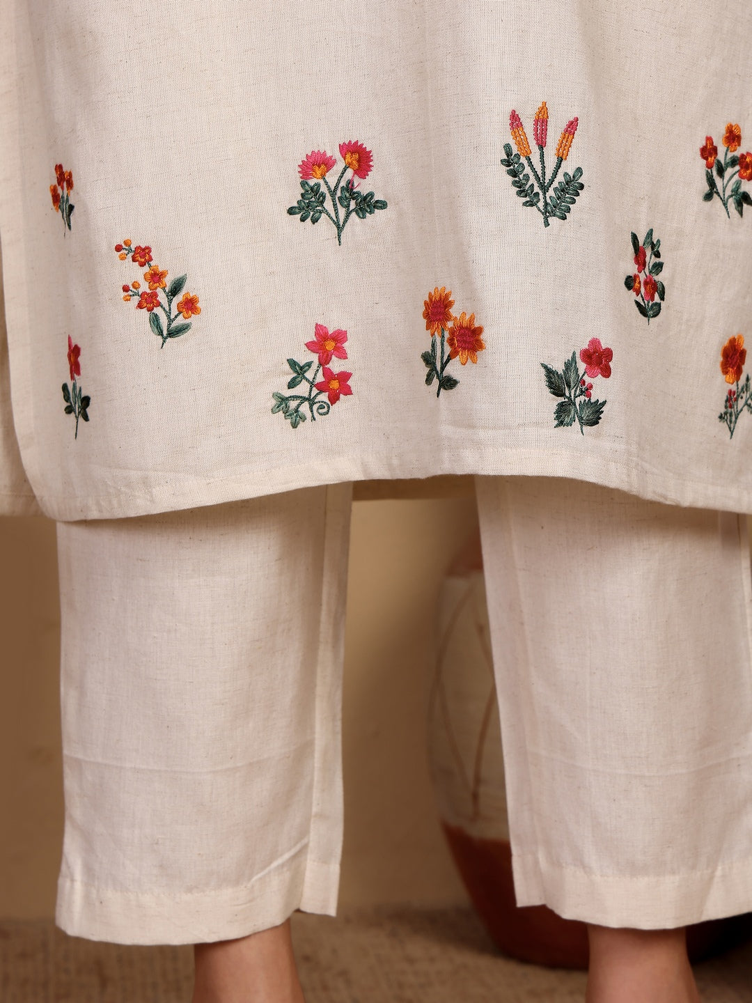 "MUST HAVE SUMMER OUTFIT" floral embroidered Kurta (Natural)