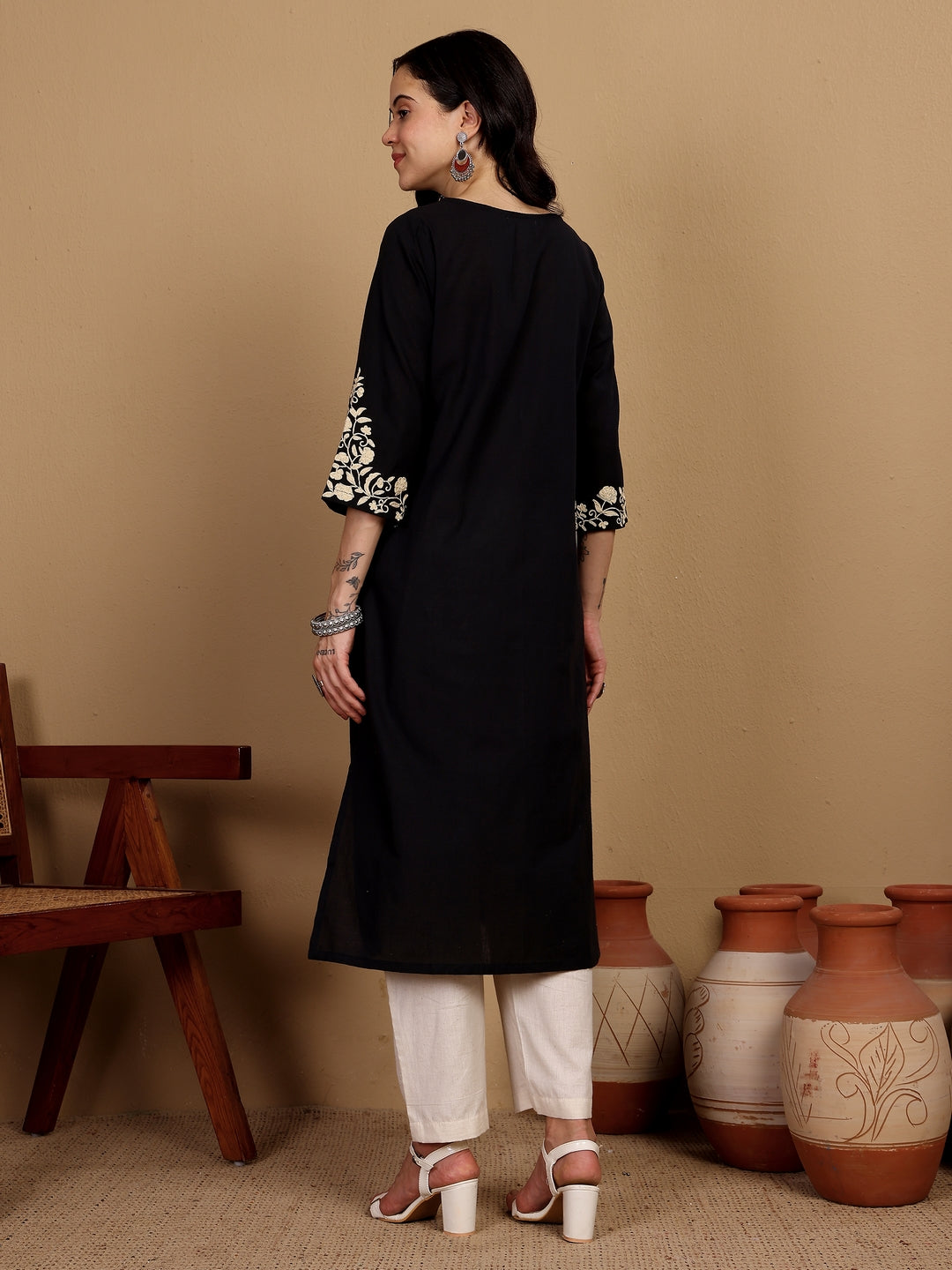 "THE HEAD TURNERS" embroidered Kurta (Black)