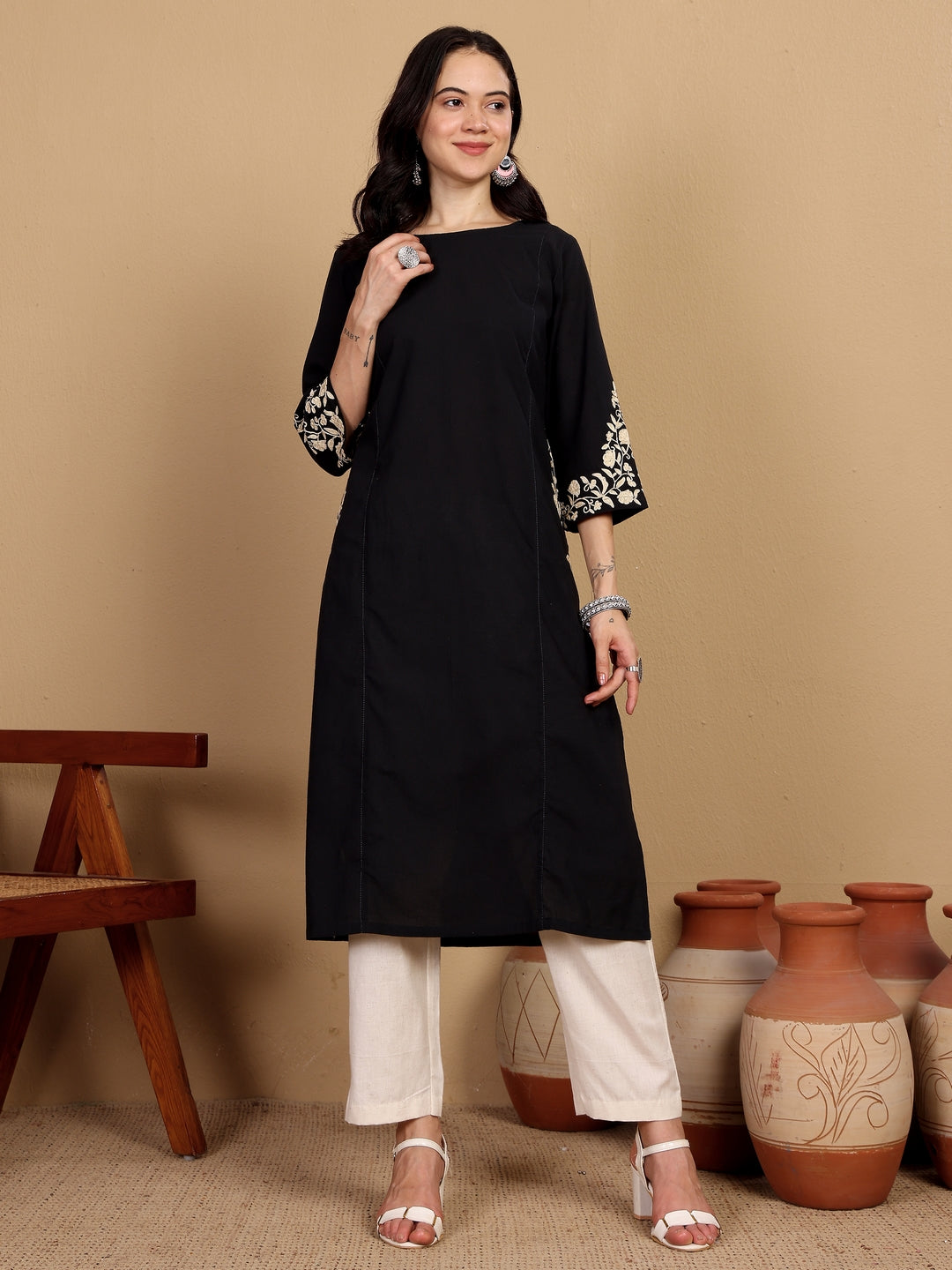 "THE HEAD TURNERS" embroidered Kurta (Black)