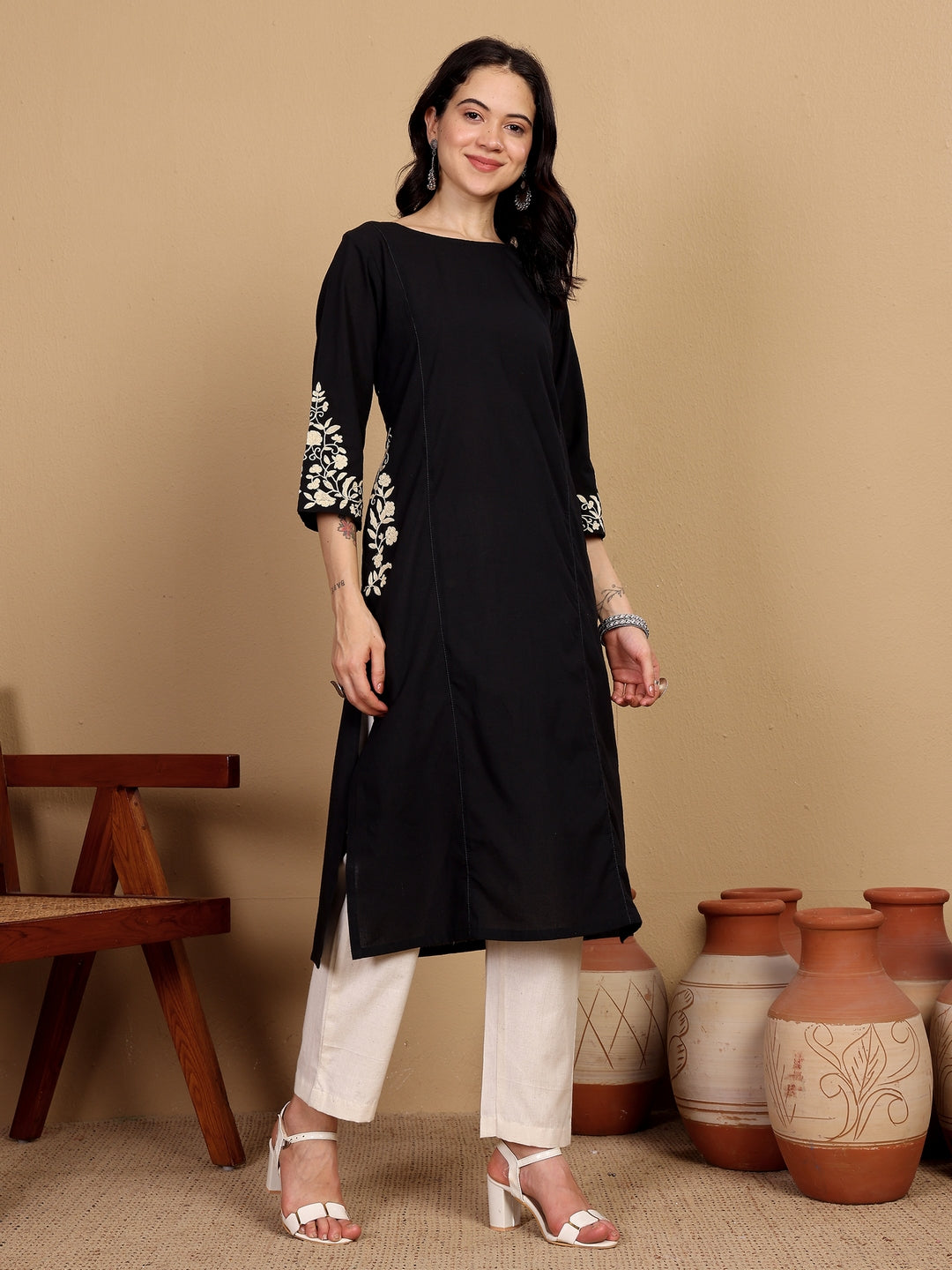 "THE HEAD TURNERS" embroidered Kurta (Black)