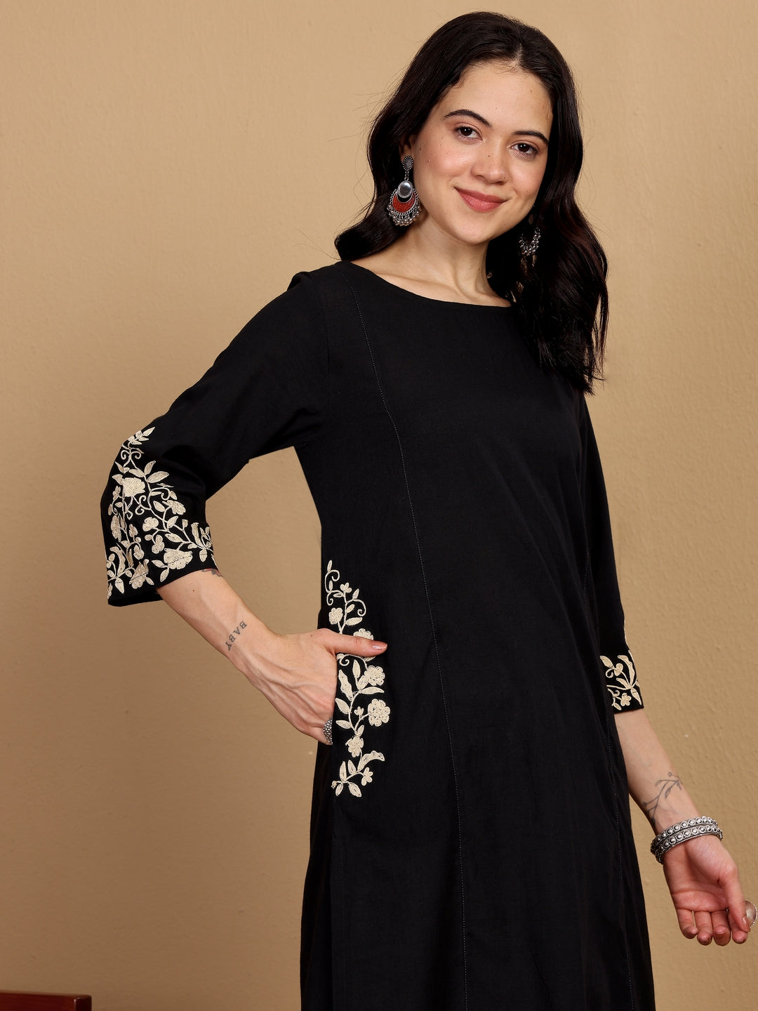 "THE HEAD TURNERS" embroidered Kurta (Black)