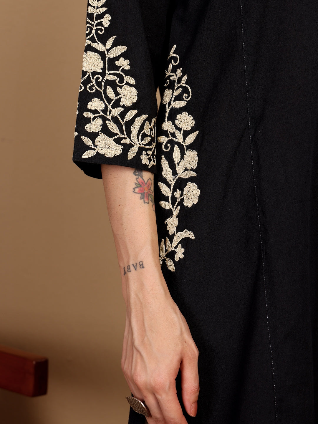 "THE HEAD TURNERS" embroidered Kurta (Black)