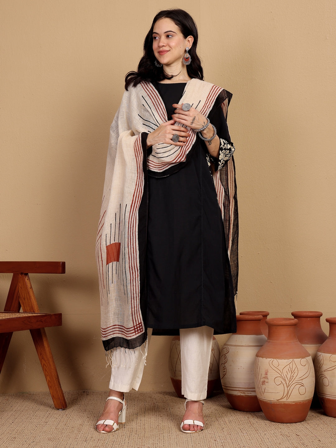 "THE HEAD TURNERS" embroidered Kurta (Black)