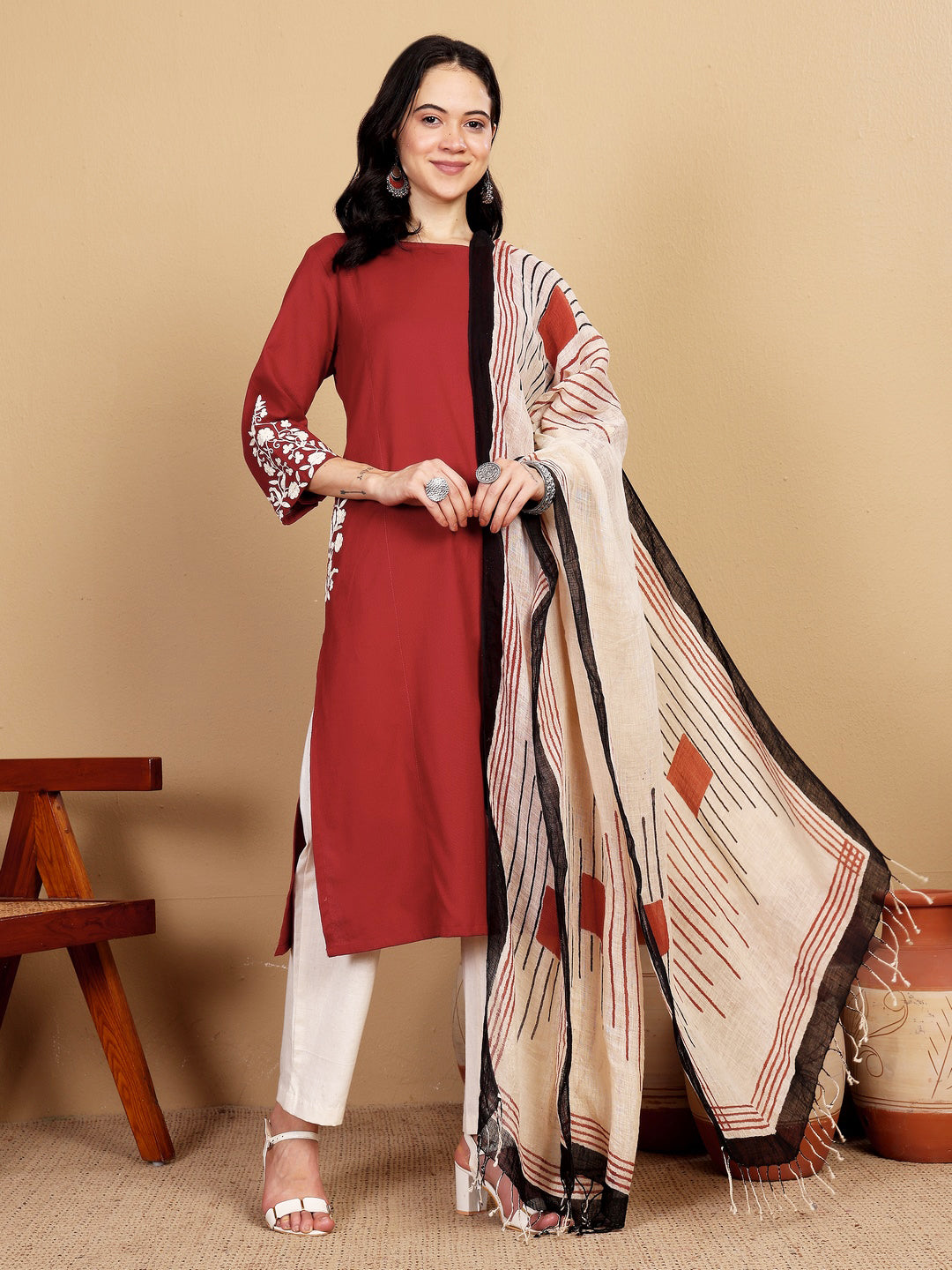 "THE HEAD TURNERS" embroidered Kurta (Carmine Red)